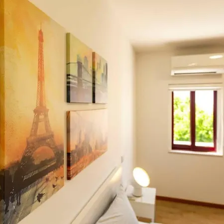 Eiffel Lägenhet